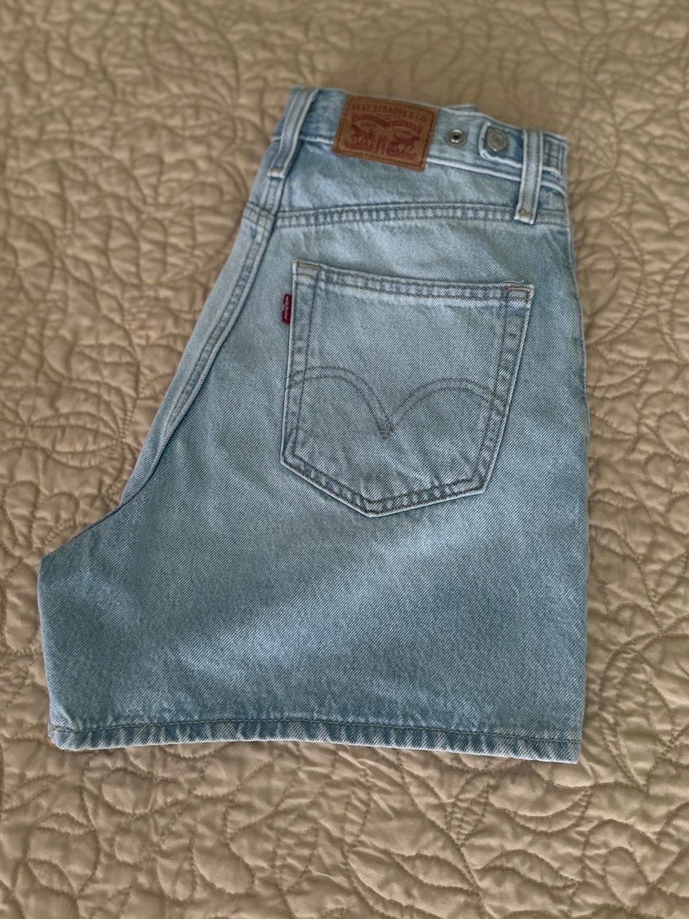 Levi's Light Wash Blue Denim Women's Cinch Shorts 27